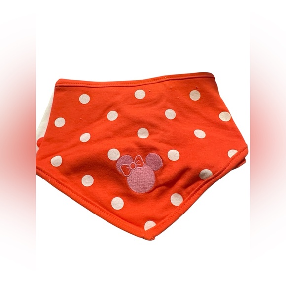 Get Ready for Mealtime Fun with Disney Minnie Mouse 6 Piece Bib Set! - Picture 5 of 7